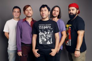 Los Psiconautas se unen a su padre Claudio Narea para lanzar su nuevo single