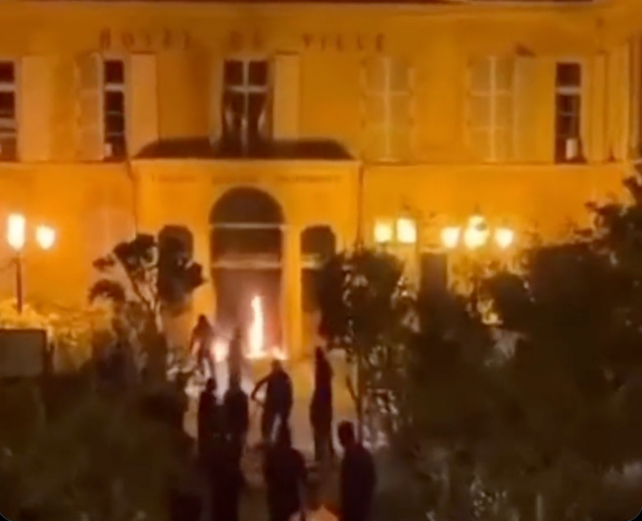 Macron pide a padres que hijos no participen en disturbios: Van 500 edificios quemados