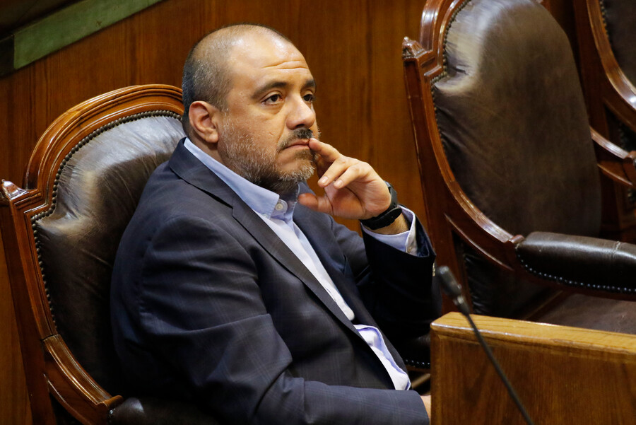 Acusación constitucional contra ministro Ávila tiene fecha con «amplio apoyo de oposición»