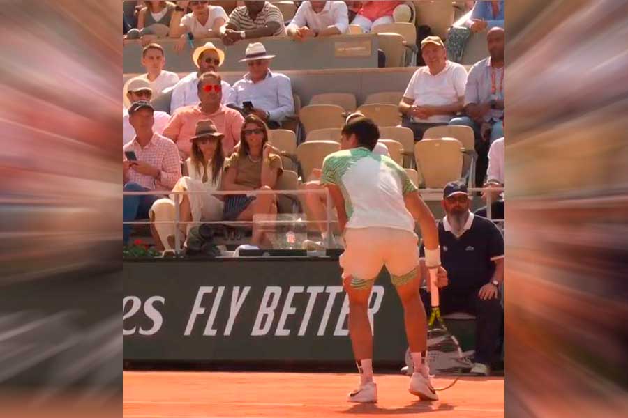 Sólo los calambres pudieron derribar a Alcaraz: Djokovic es finalista de Roland Garros
