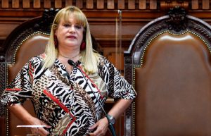 Presidente de la Corte Suprema pide renuncia a Ángela Vivanco tras dichos sobre isapres
