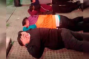 Vergonzoso comportamiento de hinchas de Colo-Colo: Pelea campal, heridos y 56 detenidos