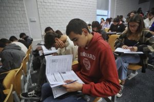 En Chile solo 1 de cada 10 personas califica como “buena” la calidad de la educación