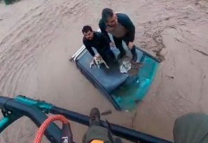 VIDEO| Río Maipo se desborda en Talagante: Así fue rescate en helicóptero de dos personas y su mascota