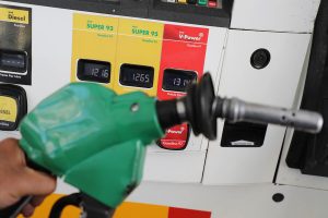 Marzo llega con fuerte alza de bencinas: 93 y 97 octanos suben $30 y diésel $16 por litro