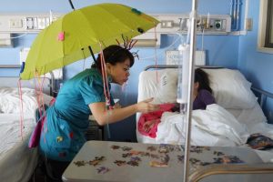 Una sonrisa necesaria: Cuentacuentos recorrerán hospitales infantiles de Santiago y Valparaíso