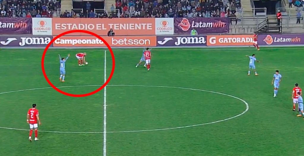 VIDEO| «Chilean Premier League” en todo su esplendor: Grosero error en Magallanes costó tarjeta amarilla