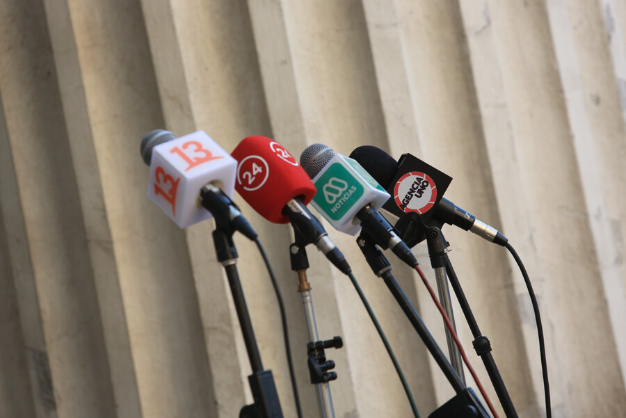 Mesa de medios: Las recomendaciones sobre la prensa que siguen “sin respuesta” del gobierno