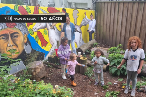 Solidaridad con Chile: Oslo pinta mural de 50 metros de largo por 50 años del golpe