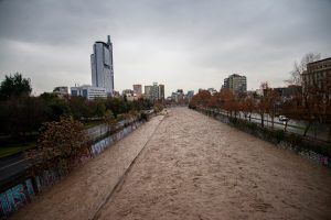 Alerta Temprana Preventiva en RM: Hasta 50 milímetros de lluvia podrían caer en Santiago
