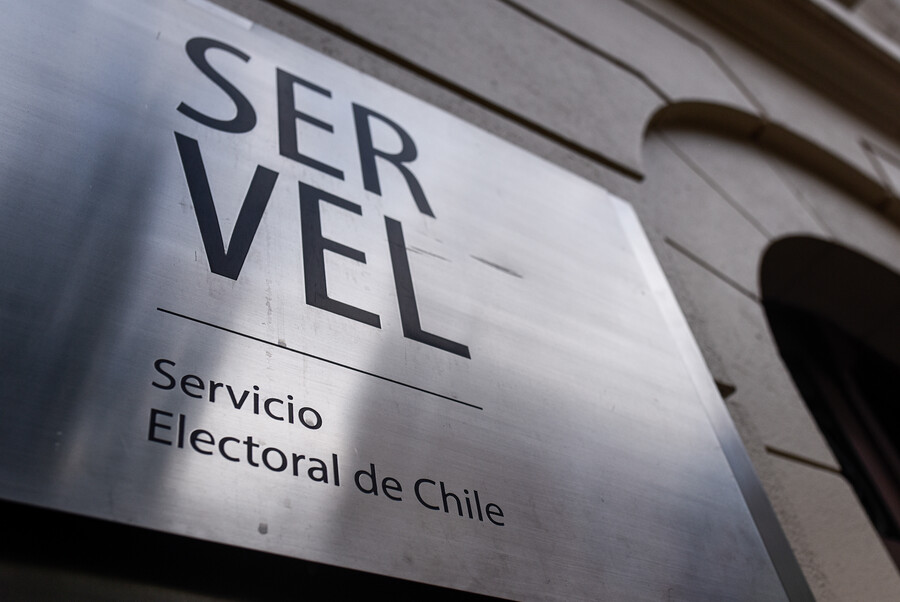 UDI lidera: Servel descontó $136 millones a partidos políticos por no fomentar participación femenina