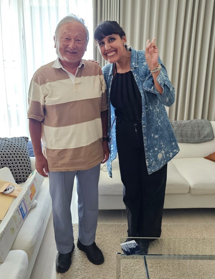 Bárbara Hernández junto a Mr. Ishii