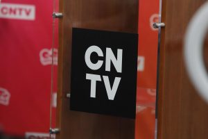 Denuncias ante CNTV a Andrés Caniulef, Gino Acosta y Matías del Río por "acoso televisivo"