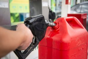 Hasta casi $1.300.000 llegaría multa por porte injustificado de combustible en la vía pública