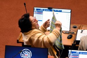 Diputada Cordero asiste al Congreso pese a desafuero: Suprema se demora en notificación