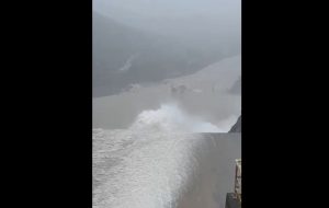 VIDEO| Intensas precipitaciones demandan masiva descarga de Embalse Colbún