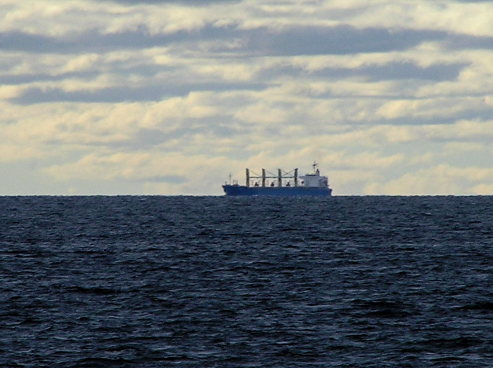 Embarcación en el estrecho de Magallanes. Foto:Gillermo Adolfo, CC BY 3.0, via Wikimedia Commons