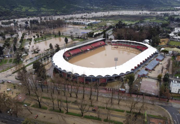 Estadio Fiscal de Talca quedó bajo el agua