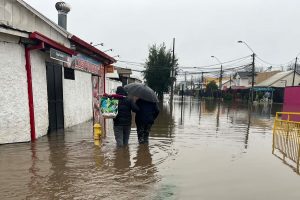 Santiago espera una histórica lluvia: ¿Qué recomendaciones debo seguir en caso de inundación?