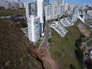 Por dañar dunas: Demandan a inmobiliaria por edificio inconcluso detrás del Kandinsky