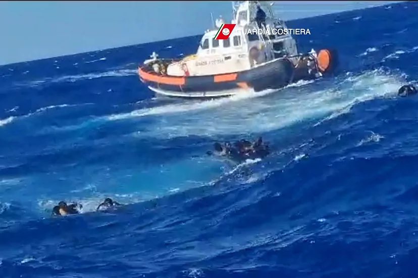 Dramática tragedia de migrantes: 40 muertos en naufragio frente a Lampedusa, Italia