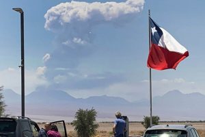 Volcán Lascar mantiene en alerta a las autoridades: 13 "disparos sísmicos" en dos días
