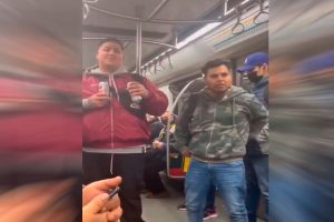 VIDEO| “Por qué no te rayai el p…”: Mujer es viral por encarar a grafitero en Metro de Santiago