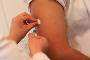 Seremi de Salud confirma caso de sarampión importado y pide a viajeros vacunarse
