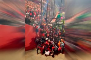 VIDEO| Avalancha en violento partido de Newell’s estuvo al borde de la tragedia
