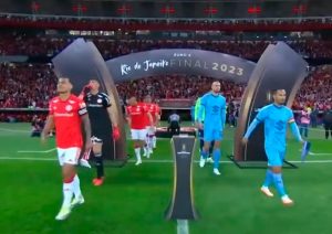 Un chileno en semifinales: Inter de Charles Aránguiz brilla en la Copa Libertadores