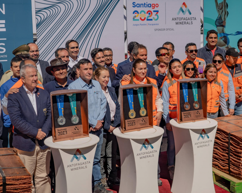 Presentan las medallas de Santiago 2023, que por primera vez se han elaborado con cobre