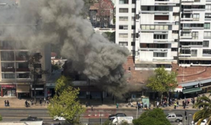 VIDEO| Corte de tránsito por incendio que afecta a locales comerciales en Providencia