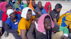 Italia pide a ONU y G20 plan por presión migratoria: 10 mil personas en 3 días en Lampedusa