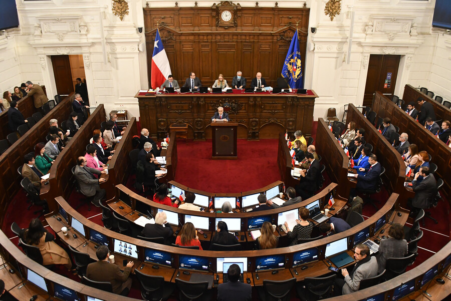 Consejo Constitucional aprueba polémicas enmiendas para mujeres, migrantes y Punta Peuco