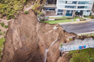 Lluvias: 73% de infraestructura dañada recuperada y $3.600 millones para el socavón de Reñaca