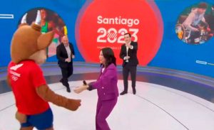 VIDEO| Alerta de corpóreo: El chascarro televisivo de ‘Dupu’, la mascota del Team Chile