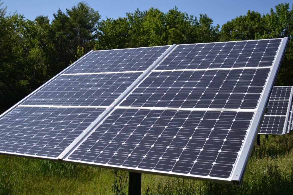 Mega compra de paneles fotovoltaicos: Enel vende 4 plantas del norte por US$556 millones
