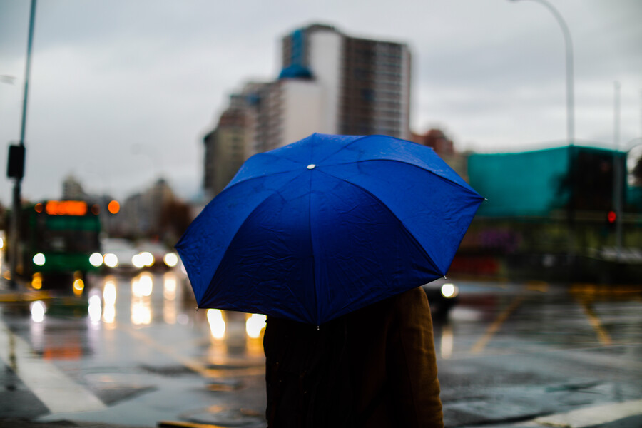 ¿A qué hora llueve en Santiago?: Revisa acá el pronóstico para este fin de semana largo