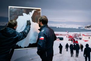 Secretario general de ONU ya en Chile para viaje con Boric a Antártica por cambio climático