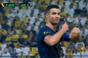 VIDEO| Piero Maza provoca furia de Cristiano Ronaldo: Pidió cambio de árbitro en pleno partido