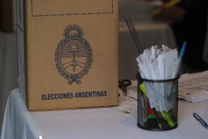 Elecciones en Argentina se desarrollan entre aires de ‘rockstar’ de Milei e incertidumbre