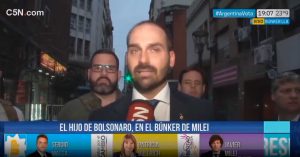 VIDEO| Cortan a hijo de Bolsonaro en la TV de Argentina: Pedía libertad de portar armas