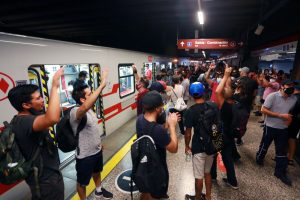 Personas atrapadas en el Metro: Gerente de empresa intenta explicar grave situación