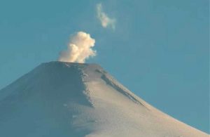 EN VIVO| Volcán Villarrica se deja ver este miércoles 4: Aumentan sismos y sigue Alerta Naranja