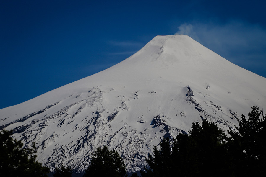 EN VIVO| Volcán Villarrica se deja ver este martes 3 de octubre: Fumarolas en su cráter
