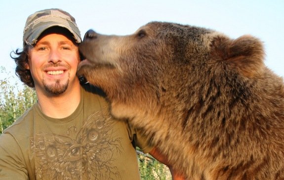 Experto en osos y presentador de Nat Geo dará charla sobre relación de seres humanos y animales