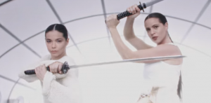Rosalía y Björk estrenan “Oral”, canción que busca combatir las granjas de peces en Islandia