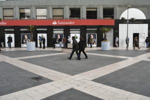Condenan a Banco Santander por "no velar" por seguridad en transacciones electrónicas