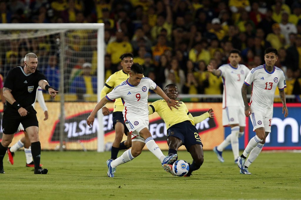 Clasificatorias: Chile cae ante Ecuador y suma 26 años sin marcar de visita a los del Guayas