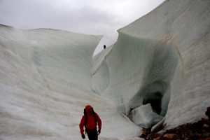 Baja en el turismo aventura: Cierran senderismo en glaciar exploradores por pérdida de hielo